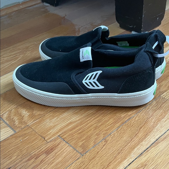 Cariuma Slip-On Sneakers in Black with White Accents - Picture 4 of 6